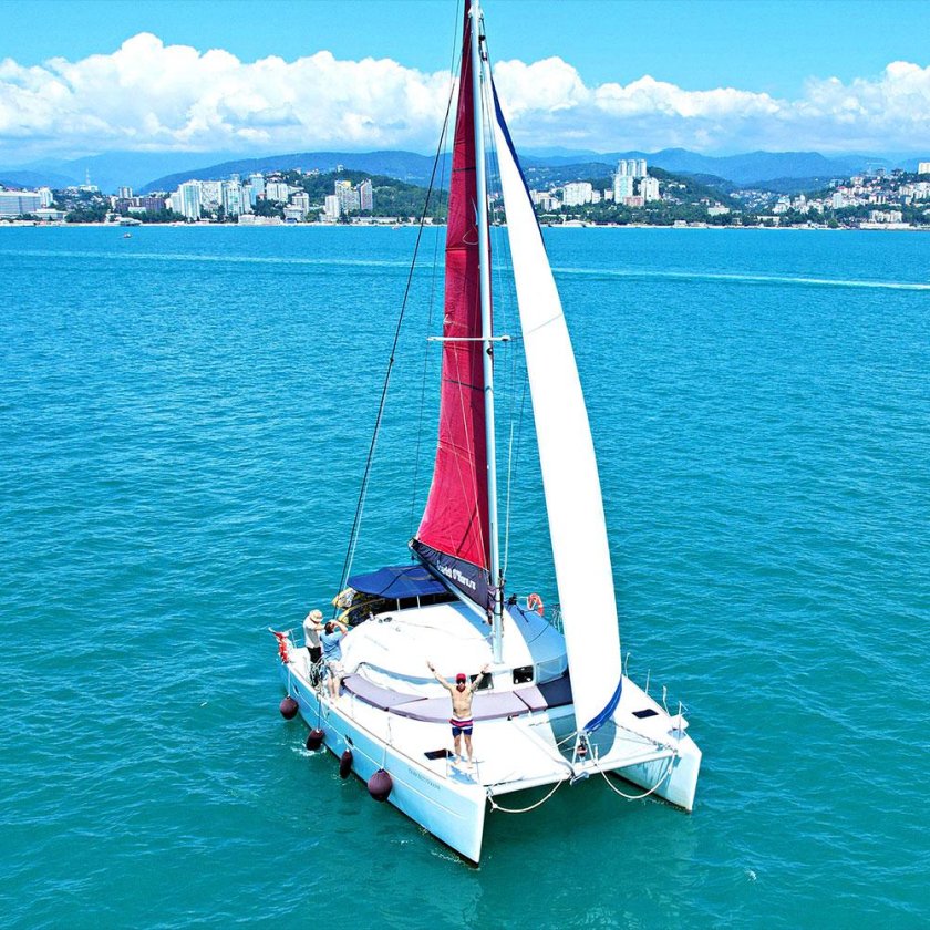 Парусный катамаран Артмарин