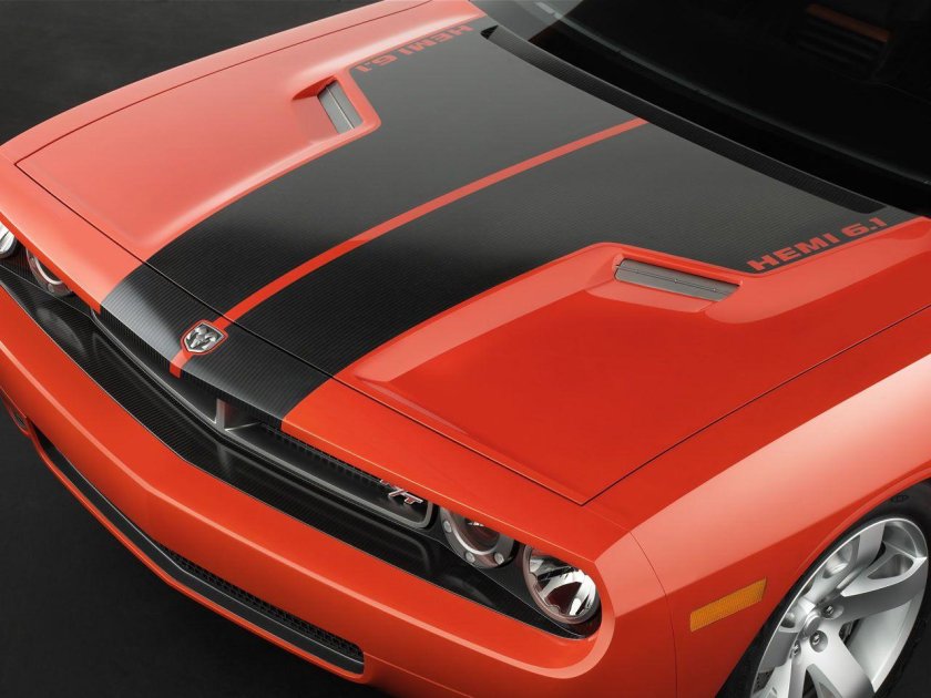 Dodge Challenger капот