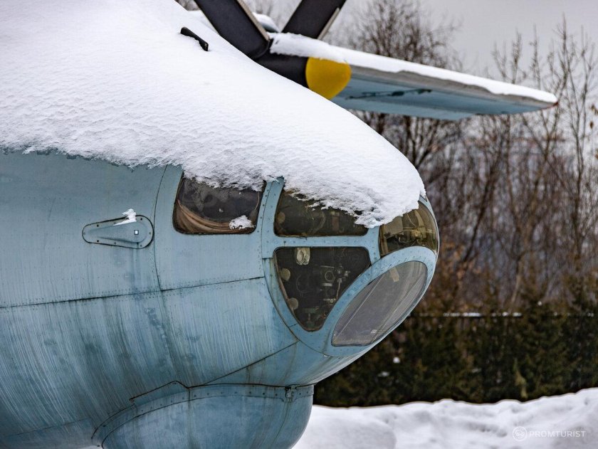 Самолет ан 8