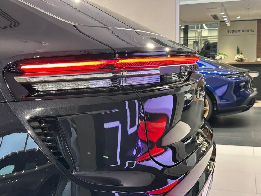 Порше тайкан