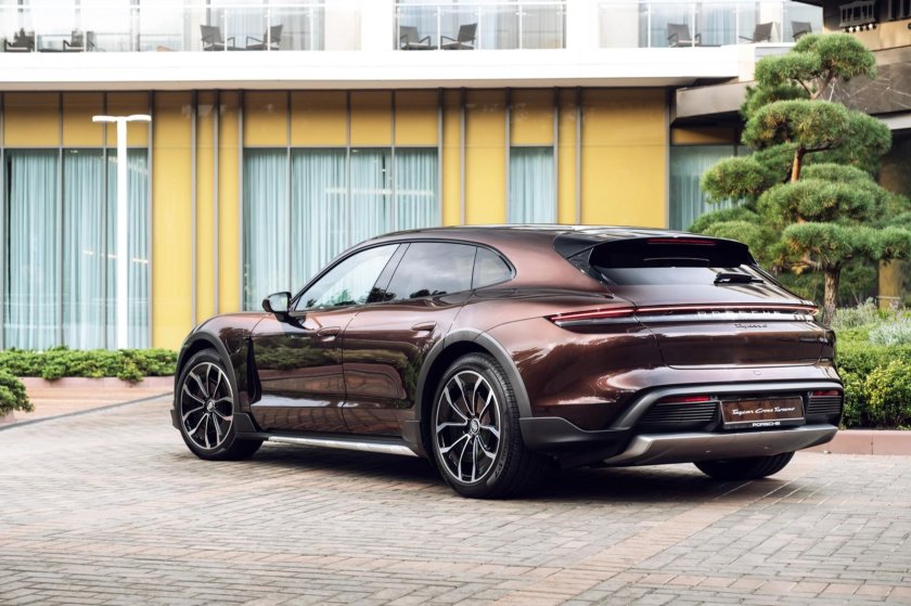 Porsche Taycan Cross