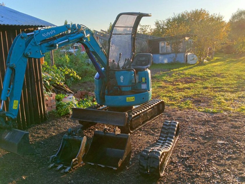 Корчевание пней мини экскаватором