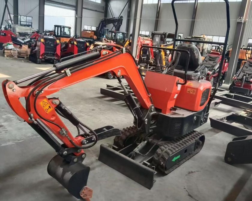 Гусеничный мини экскаватор