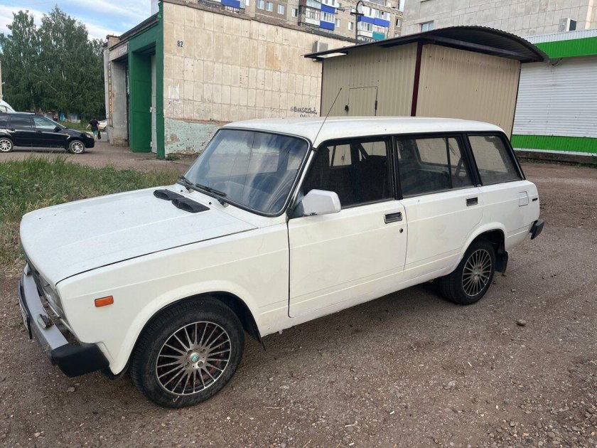 Лада 2104 белая