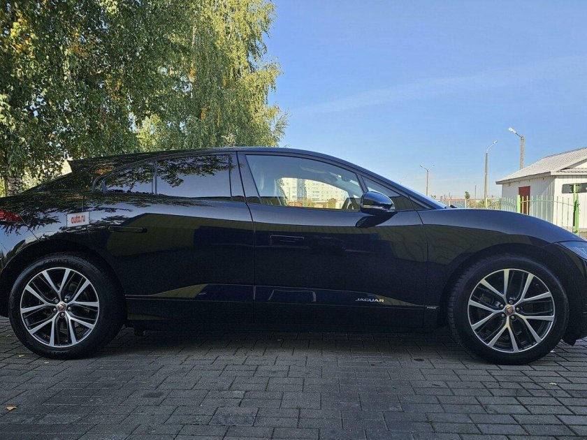 Ягуар i pace ev400