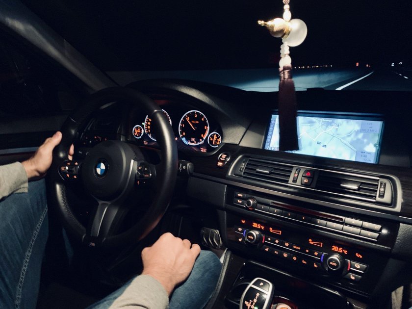 За рулем БМВ х5
