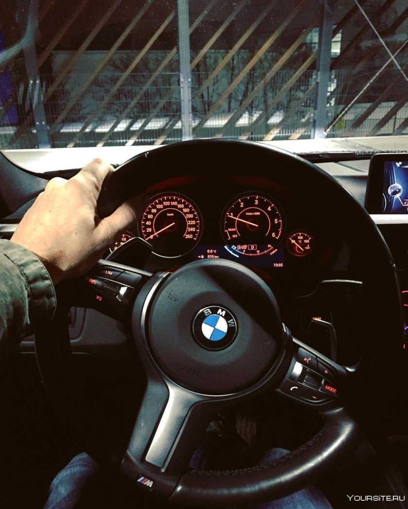 За рулем БМВ х7