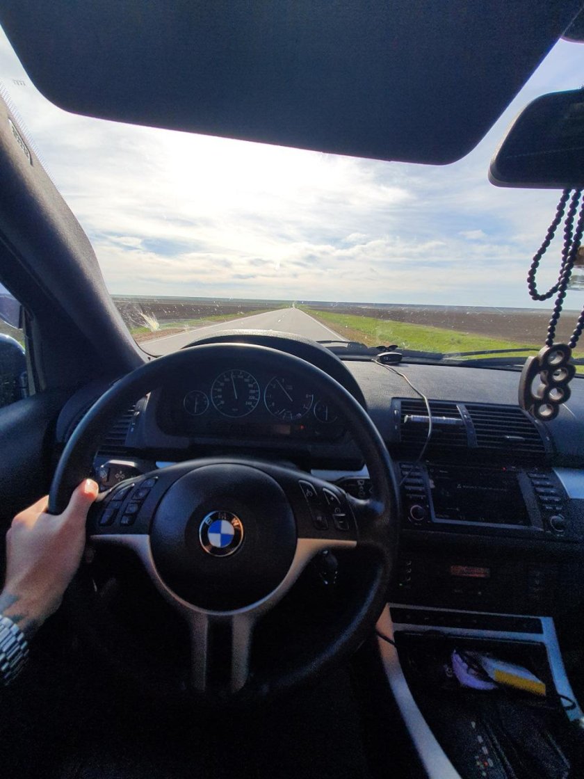 BMW x6 за рулем