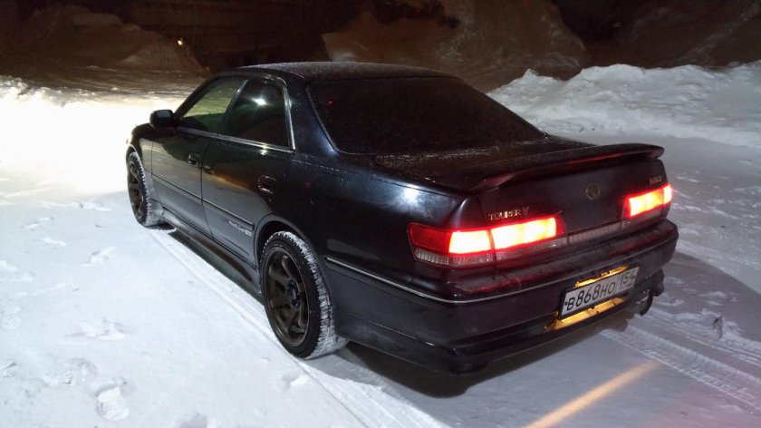 Toyota Mark 2 100 черный