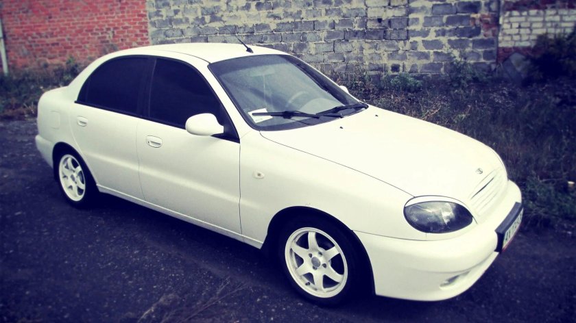 Шевроле Ланос белый