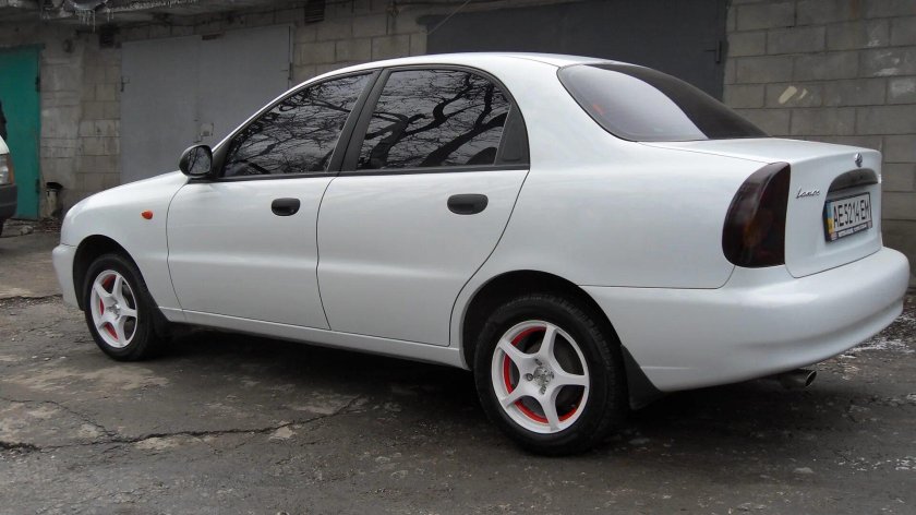 Шевроле Ланос белый