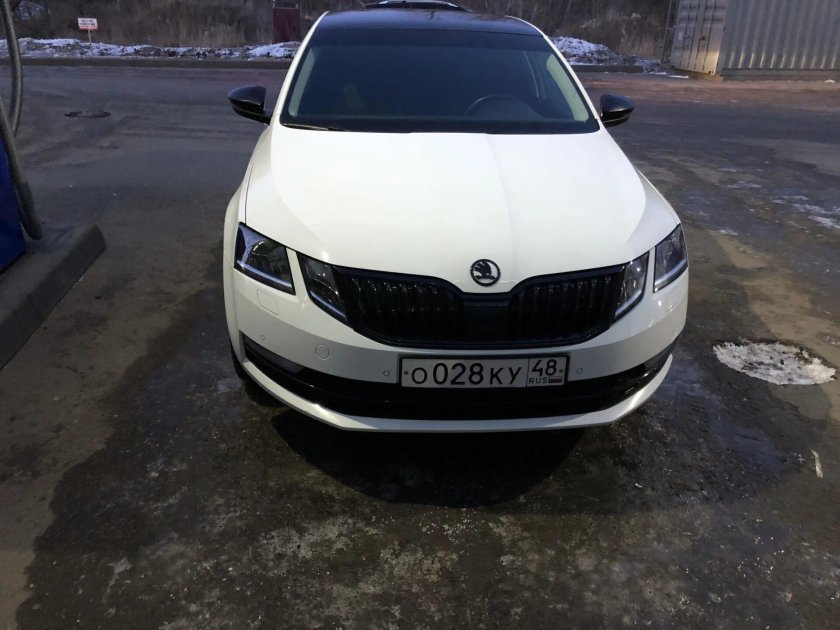 Skoda Rapid Black Edition белая
