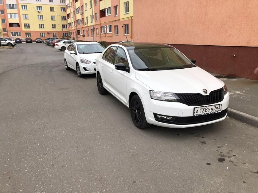 Skoda Rapid Black Edition белая