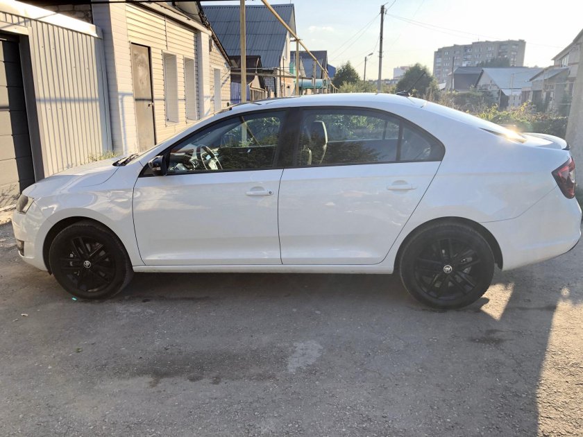 Шкода Рапид на 14 дисках