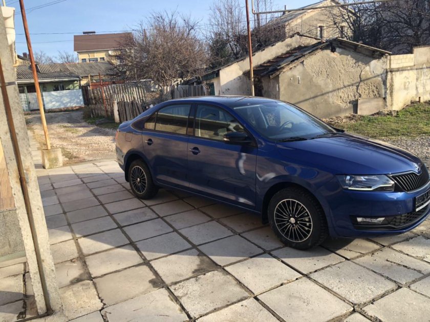 Шкода Рапид синяя Блэк эдишн