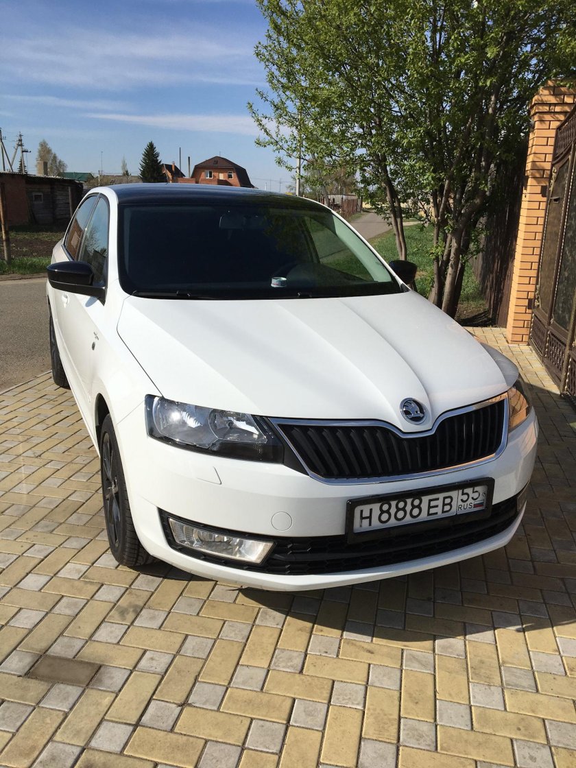 Skoda Rapid 2021 черная крыша
