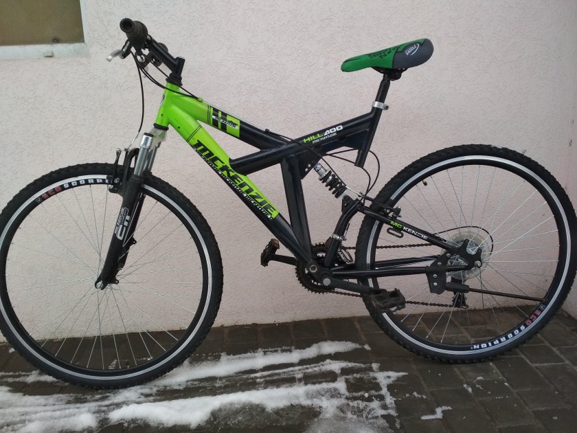 Full suspension mountain bike