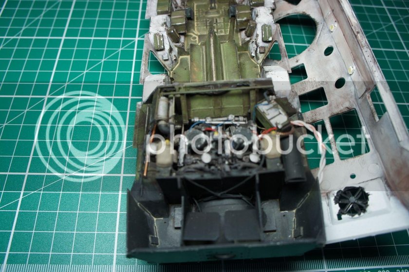 Моторный отсек БТР-80 1/35