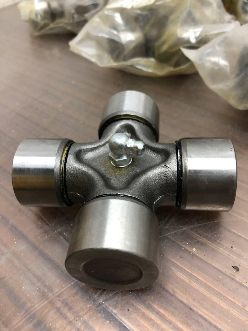 Кpестовина каpданного вала