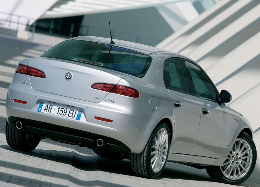 Alfa Romeo 159 седан