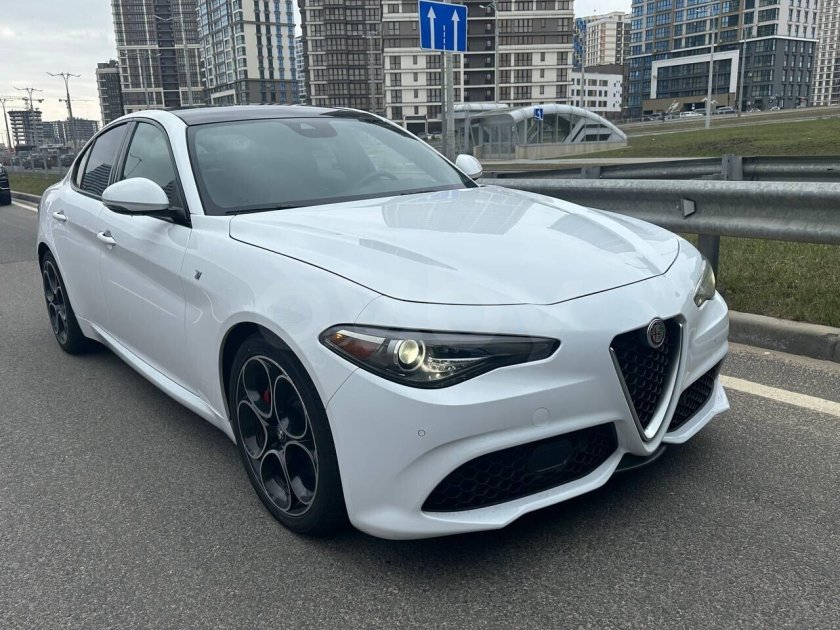 Машина alfa romeo giulia