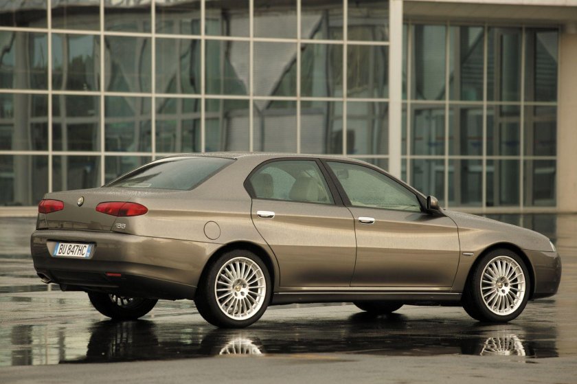 Alfa Romeo 166