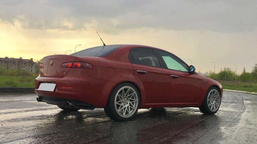 Alfa Romeo сзади