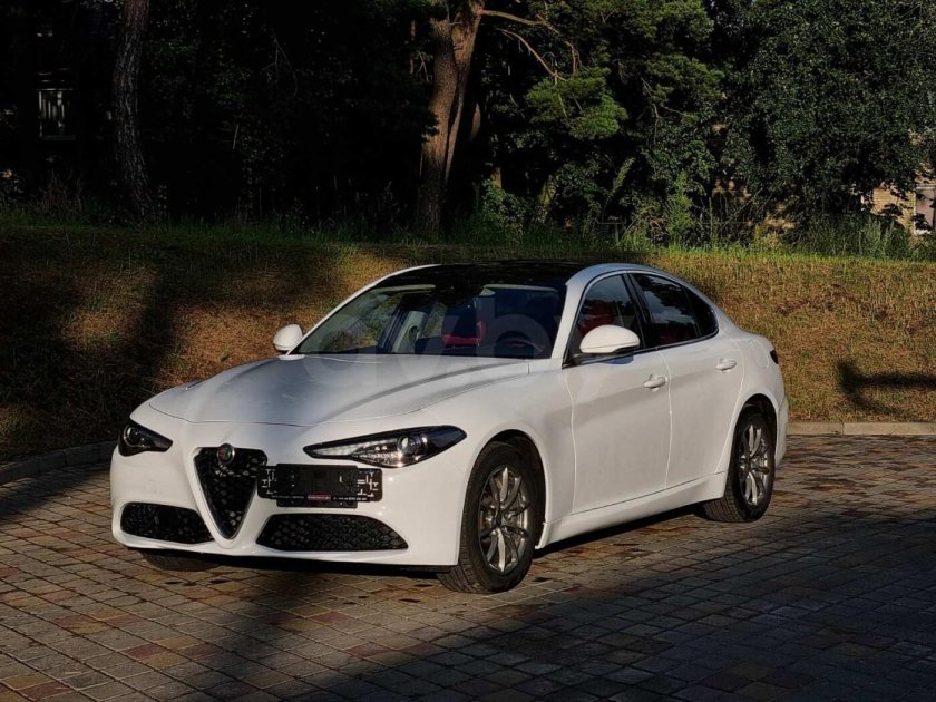 Машина alfa romeo giulia
