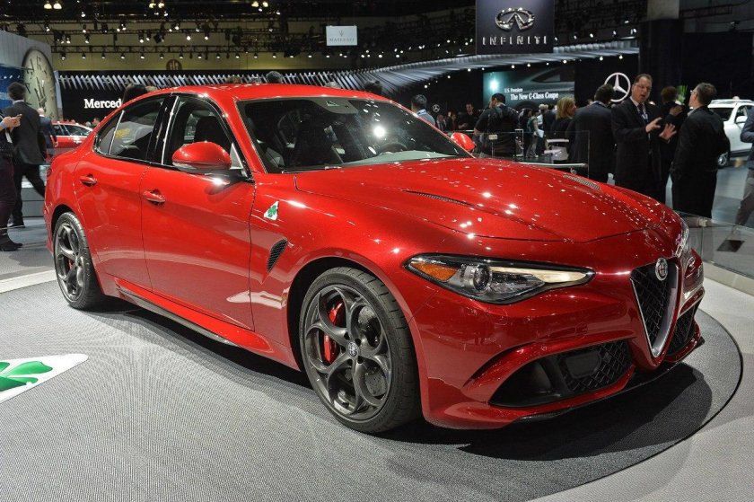 Alfa Romeo 2022 седан