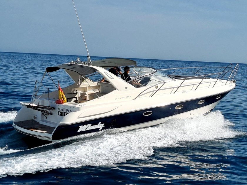 Моторная яхта