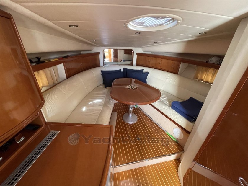 Моторная яхта