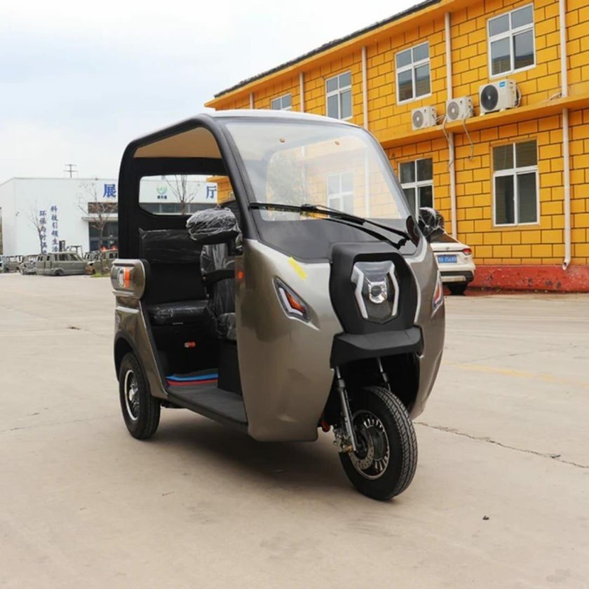 Трицикл электрический с кабиной