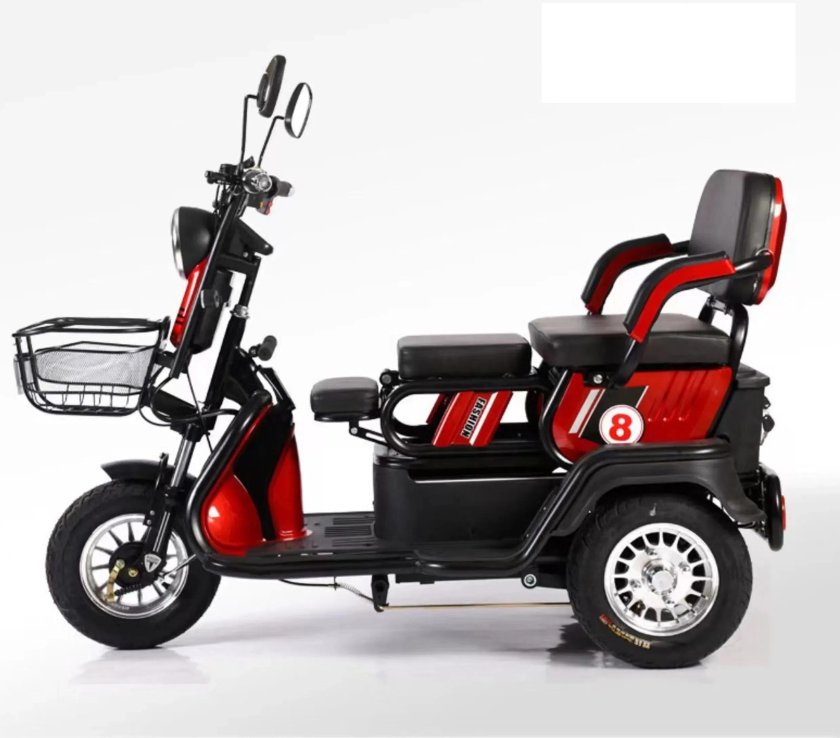 Электрический трехколесный скутер