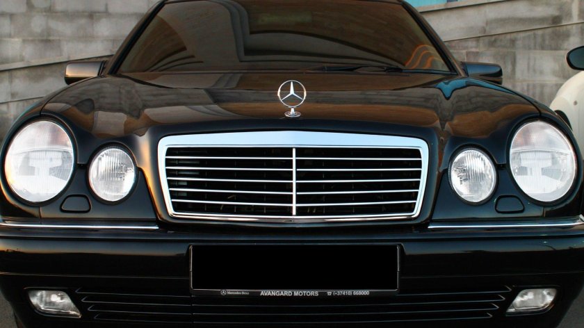 Мерседес Бенц 210