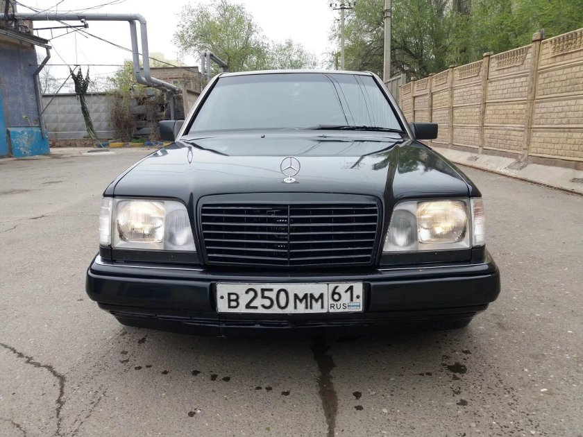 Мерседес квадратные фары старый w124