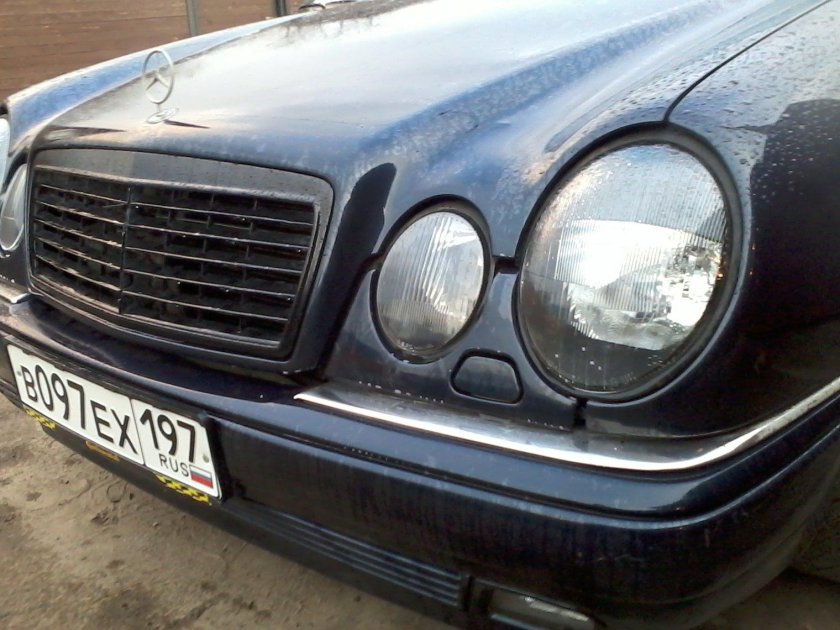 Мерседес 210