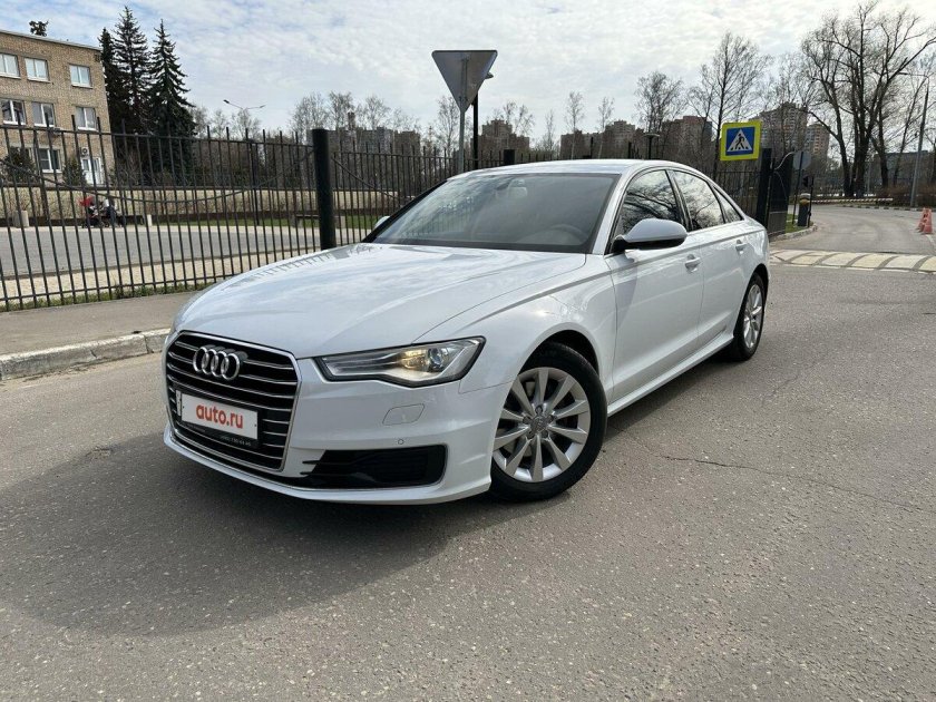 Белая ауди а5 седан
