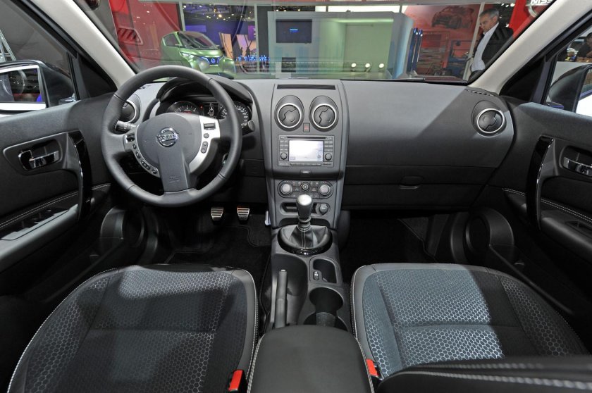 Nissan Qashqai 2011 салон