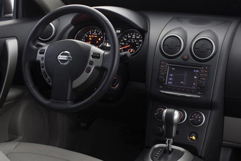 Nissan Qashqai 2011 салон