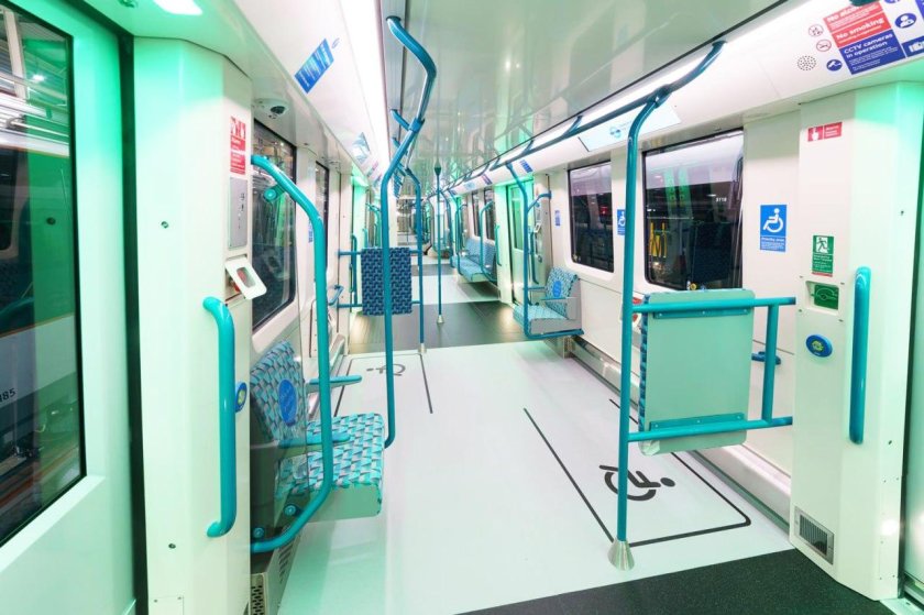 Поезд метро Англии