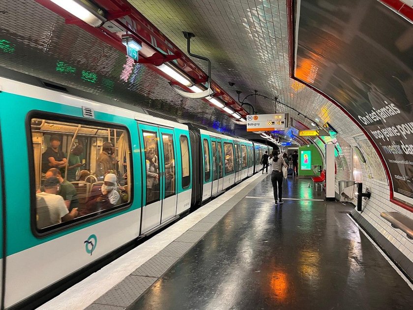 Метро Парижа поезда