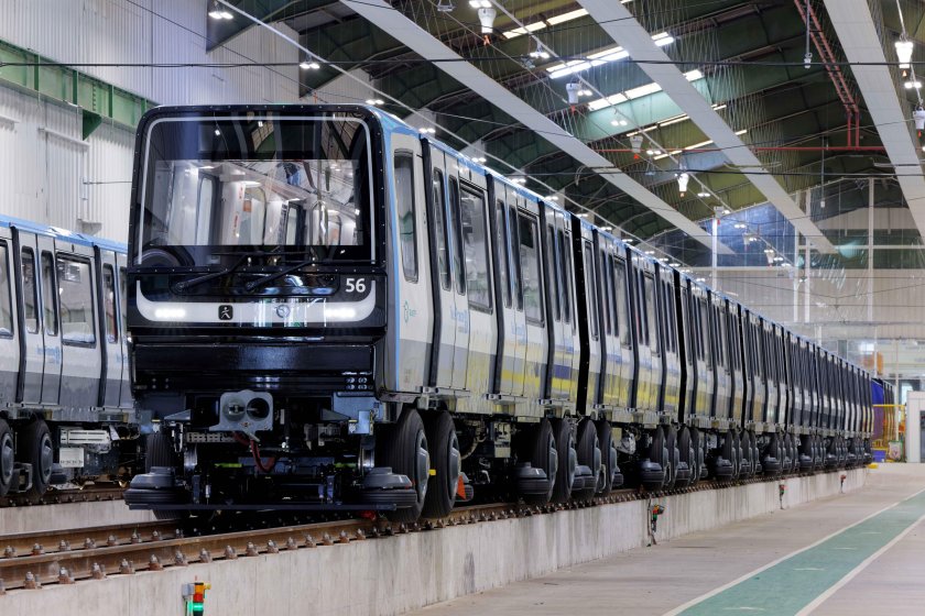 Поезд метро альстом