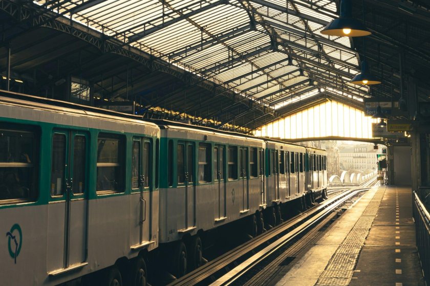 Метро в париже