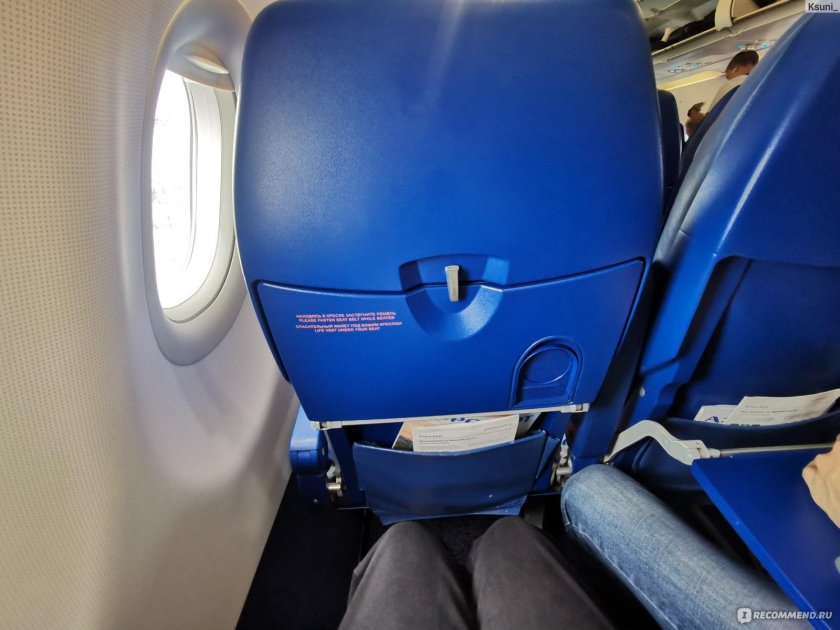 Экран в самолете из подлокотника