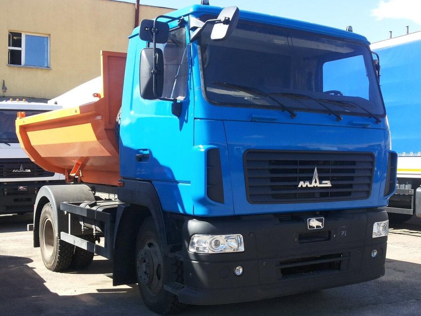 МАЗ 4581 самосвал
