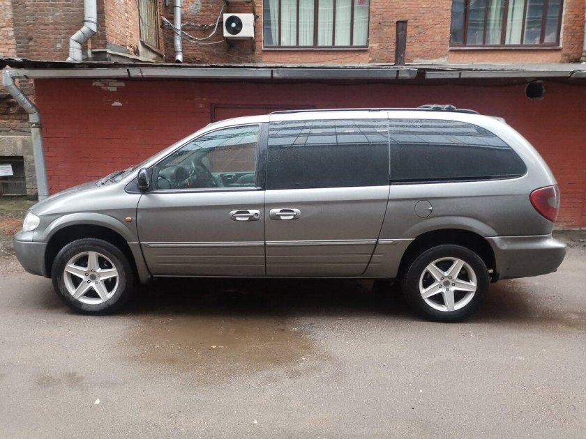 Крайслер вояджер 2002