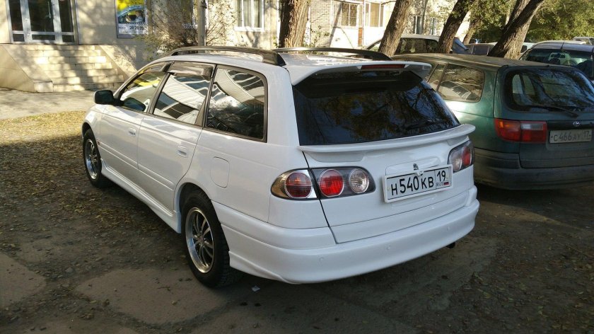 Тойота Калдина 210 кузов