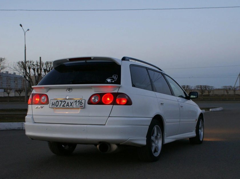 Toyota Caldina 211
