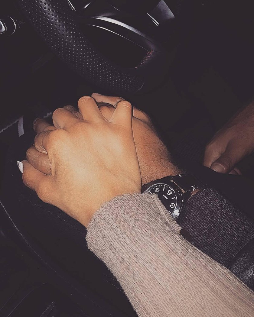 Руки в машине