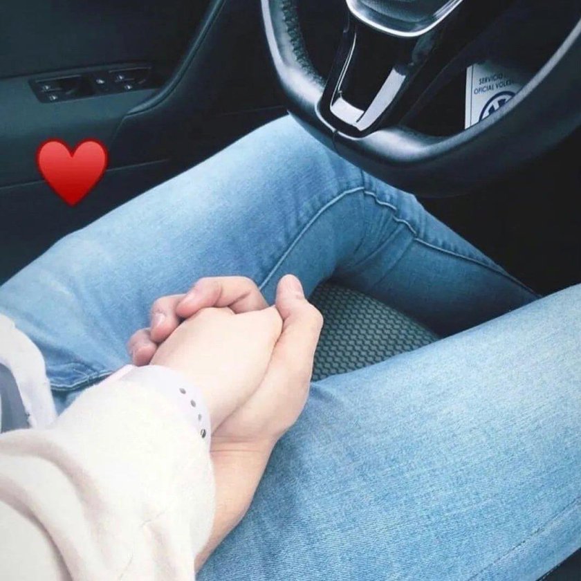 Рука в руке машине